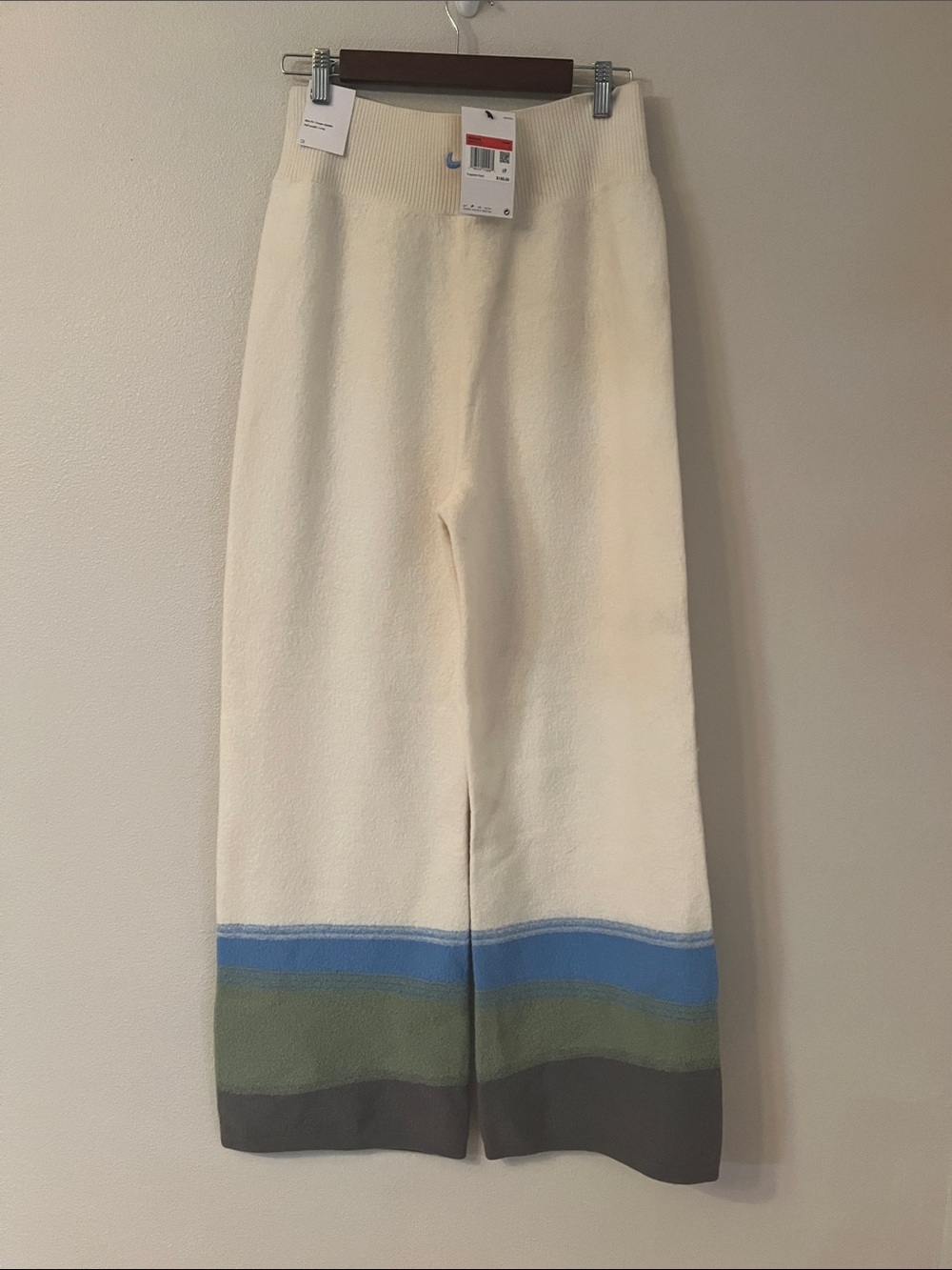 Nike Yoga Therma-FIT ADV set features a striped landscape pattern NWT size L - Picture 2 of 10